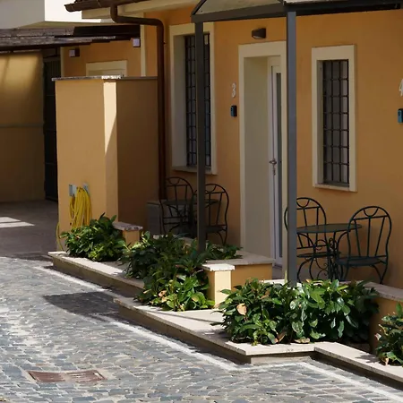 לינה וארוחת בוקר Gemelli 4*